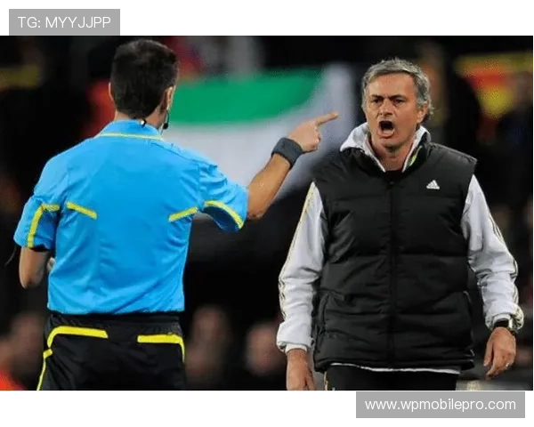 穆里尼奥带领球队逆转险胜,铁血风格与战斗精神再次展现 穆里尼奥带领球队逆转险胜,铁血风格与战斗精神再次展现